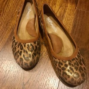Like New!!!  Softwalk Animal Print Flats (Rtl $99)